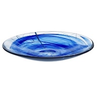 In Anna Ehrners Contrast collection, thin glass threads harmonise with swirling veils of colour to give each piece its own unique artistic expression. This spring sees the arrival of a generous dish in lime, white, blue or black. Although the new dish is ideal for fruit, it also makes an eye-catching centrepiece. In Anna Ehrners Contrast collection, thin glass threads harmonise with swirling veils of colour to give each piece its own unique artistic expression. This spring sees the arrival of a generous dish in lime, white, blue or black. Although the new dish is ideal for fruit, it also makes an eye-catching centrepiece.