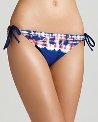 Master laid back California style with this tie-dyed bikini from Splendid, boasting an easy-to-wear shape and hippie chic motif. Master laid back California style with this tie-dyed bikini from Splendid, boasting an easy-to-wear shape and hippie chic motif.