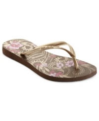 Think spring. Flirty flowers scroll across the footbed of these classic flip flops by Havaianas. Think spring. Flirty flowers scroll across the footbed of these classic flip flops by Havaianas.