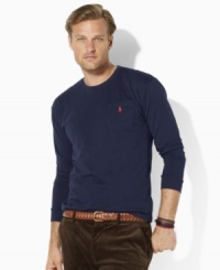 An essential long-sleeved T-shirt is cut for a comfortable classic fit from smooth combed cotton jersey with a pointed pocket at the chest. An essential long-sleeved T-shirt is cut for a comfortable classic fit from smooth combed cotton jersey with a pointed pocket at the chest.