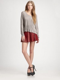 Soft heathered jersey in an easy-fit drop-shoulder drape that embraces the effortless style of Alice + Olivia.ScoopneckDropped shouldersPatch pocketsPullover styleAcrylicDry cleanImportedModel shown is 5'8½ (174cm) wearing US size Small. Soft heathered jersey in an easy-fit drop-shoulder drape that embraces the effortless style of Alice + Olivia.ScoopneckDropped shouldersPatch pocketsPullover styleAcrylicDry cleanImportedModel shown is 5'8½ (174cm) wearing US size Small.