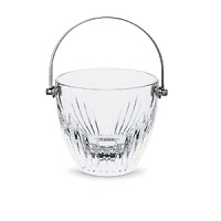 The rich, beveled pattern emphasizes the gleam of the sensuously curved crystal. The rich, beveled pattern emphasizes the gleam of the sensuously curved crystal.