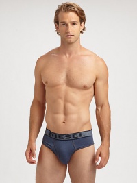 A denim-inspired design with an elastic logo waistband in a low-rise cut. Elastic logo waistbandElastic leg openingsTopstitching details57% cotton/38% polyester/5% elastaneMachine washImported A denim-inspired design with an elastic logo waistband in a low-rise cut. Elastic logo waistbandElastic leg openingsTopstitching details57% cotton/38% polyester/5% elastaneMachine washImported