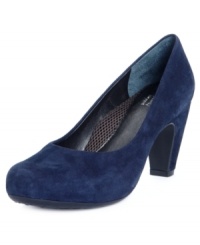 The Parnella pumps' wearable low heel and round-toe silhouette provide the comfort Easy Spirit is famous for, while a palette of black, taupe and metallic dark taupe make it a versatile, seasonless style. The Parnella pumps' wearable low heel and round-toe silhouette provide the comfort Easy Spirit is famous for, while a palette of black, taupe and metallic dark taupe make it a versatile, seasonless style.