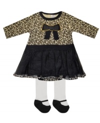 This Baby Essentials tunic tutu skirt and faux shoe-feet tights is simply precious. This Baby Essentials tunic tutu skirt and faux shoe-feet tights is simply precious.