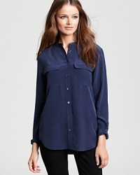 Balance the high/low hem of this Equipment shirt over denim skinnies to create a picture-perfect weekend look. Balance the high/low hem of this Equipment shirt over denim skinnies to create a picture-perfect weekend look.