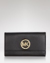 This effortless wallet captures the cosmopolitan essence of MICHAEL Michael Kors with its slim profile and sophisticated leather.