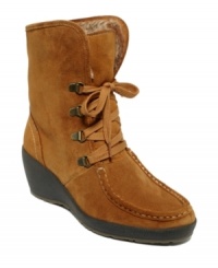 Don't sacrifice warmth for fashion when you can wear the Brilliant Vanessa booties from Sporto. A lining inside the shoes keep your feet cozy, while the casual style is perfect for a winter walk. Don't sacrifice warmth for fashion when you can wear the Brilliant Vanessa booties from Sporto. A lining inside the shoes keep your feet cozy, while the casual style is perfect for a winter walk.