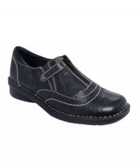 Contrast is the name of this game. Clarks' Nikki Chorus flats feature dramatic stitching all over and elastic gore along the sides. Contrast is the name of this game. Clarks' Nikki Chorus flats feature dramatic stitching all over and elastic gore along the sides.