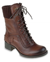 Structured style. Earth's Squall booties are stylish with a worn-in toe and sweater collar, and thanks to the padded heel and latex arch support--they feel great too. Structured style. Earth's Squall booties are stylish with a worn-in toe and sweater collar, and thanks to the padded heel and latex arch support--they feel great too.