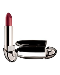 Rouge G de Guerlain Le Brillant invents chic shine. With the original creamy texture of its predecessor, Rouge G Le Brillant adds a lighter, shinier finish for exceptional long-lasting sheen. Ideal shine that claims its place as your best ally in all situations. Ten shades and four color families around the letter B as in brilliant, belle, beautiful, bellissima. Rouge G de Guerlain Le Brillant invents chic shine. With the original creamy texture of its predecessor, Rouge G Le Brillant adds a lighter, shinier finish for exceptional long-lasting sheen. Ideal shine that claims its place as your best ally in all situations. Ten shades and four color families around the letter B as in brilliant, belle, beautiful, bellissima.