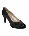 Step out in a style you can believe in. Hush Puppies' Fayth pumps are truly versatile.