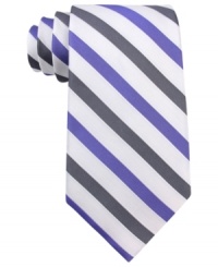 In a traditional repp stripe pattern, this Calvin Klein tie recalls classic haberdashery style.