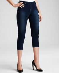 Capri leggings that look like jeans, a comfortable and stylish look. Capri leggings that look like jeans, a comfortable and stylish look.