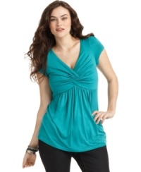 Soprano puts a spin on the short sleeve plus size top, showcasing a knotted front. Soprano puts a spin on the short sleeve plus size top, showcasing a knotted front.