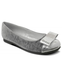 She'll want to dance in these Vanderbilt III shoes, with a dainty bow detail on the front for sweet style. She'll want to dance in these Vanderbilt III shoes, with a dainty bow detail on the front for sweet style.