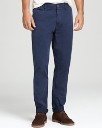 These colorful chinos diversify your work wardrobe portfolio, then transition seamlessly into evening for oysters and beer with friends. These colorful chinos diversify your work wardrobe portfolio, then transition seamlessly into evening for oysters and beer with friends.