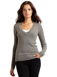 THE LOOKDeep v-neckLong sleevesRibbed neckline, cuffs and hemPullover styleTHE FITAbout 24 from shoulder to hemTHE MATERIALCashmereCARE & ORIGINDry cleanImportedModel shown is 5'11 (180cm) wearing US size Small. THE LOOKDeep v-neckLong sleevesRibbed neckline, cuffs and hemPullover styleTHE FITAbout 24 from shoulder to hemTHE MATERIALCashmereCARE & ORIGINDry cleanImportedModel shown is 5'11 (180cm) wearing US size Small.