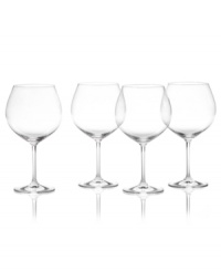 A mixture of vintage style and modern elegance, the Vintage Party Wines aromatic red wine glasses are a collection whose shape helps the fast oxidation of red wines so you can enjoy the flavor and aroma without the wait.