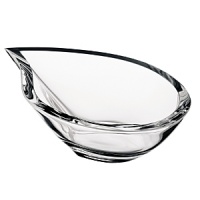 With its tear shaped opening, Drop giftware is the essence of restraint and sensitivity of form. A high-quality crystal series with any number of uses, and especially fine as a solitaire piece for the coffee table. With its tear shaped opening, Drop giftware is the essence of restraint and sensitivity of form. A high-quality crystal series with any number of uses, and especially fine as a solitaire piece for the coffee table.