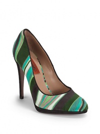THE LOOKMultistripe print velvet upperOval toePadded insoleSuede-covered heel, 4 (100mm)Suede-covered platform, ¼ (5mm)Compares to a 3¾ heel (95mm)THE MATERIALSignature striped fabric upperLeather liningLeather soleORIGINMade in Italy THE LOOKMultistripe print velvet upperOval toePadded insoleSuede-covered heel, 4 (100mm)Suede-covered platform, ¼ (5mm)Compares to a 3¾ heel (95mm)THE MATERIALSignature striped fabric upperLeather liningLeather soleORIGINMade in Italy