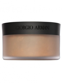 Extremely light and fine, Micro-fil™ loose powder reduces shine and evens out your skin tone. The complexion is left natural and luminous. All skin types. Extremely light and fine, Micro-fil™ loose powder reduces shine and evens out your skin tone. The complexion is left natural and luminous. All skin types.