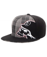 This graphic hat from Metal Mulisha turns up the volume on your street style. This graphic hat from Metal Mulisha turns up the volume on your street style.