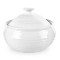 In collaboration with Portmeirion, esteemed cook and food writer Sophie Conran designed this assortment of serveware and accessories with an eye toward hard-wearing durability and enduring style. In collaboration with Portmeirion, esteemed cook and food writer Sophie Conran designed this assortment of serveware and accessories with an eye toward hard-wearing durability and enduring style.
