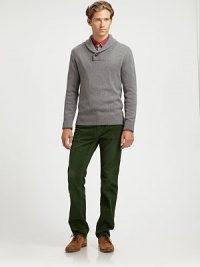 A smart, straight-leg silhouette tailored in soft cotton for a casual, comfortable look and fit.Five-pocket styleInseam, about 32CottonMachine washImported A smart, straight-leg silhouette tailored in soft cotton for a casual, comfortable look and fit.Five-pocket styleInseam, about 32CottonMachine washImported