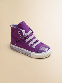 Classic kicks with a hint of sparkle for your little princess. Lace-up closureRubber soleTraditional Chuck insoleCotton canvas liningImported Classic kicks with a hint of sparkle for your little princess. Lace-up closureRubber soleTraditional Chuck insoleCotton canvas liningImported