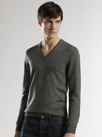Modern-fit sweater shaped in superior Italian wool.V-neckRibbed knit collar, cuffs and hemWoolDry cleanMade in Italy Modern-fit sweater shaped in superior Italian wool.V-neckRibbed knit collar, cuffs and hemWoolDry cleanMade in Italy