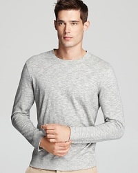 Comfortable and cool, this design from Vince is everything you want out of a long-sleeve cotton tee. Comfortable and cool, this design from Vince is everything you want out of a long-sleeve cotton tee.