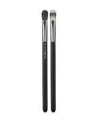 Specifically designed to deliver two unique results for eyes; the natural goat hair in this split fibre picks up & applies powders & pigments, while the synthetic fibres blend color for professional quality results. Specifically designed to deliver two unique results for eyes; the natural goat hair in this split fibre picks up & applies powders & pigments, while the synthetic fibres blend color for professional quality results.