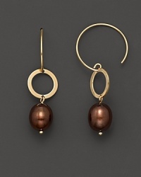 Gorgeous, gleaming curves of yellow gold, accented with the rich brown of a chocolate cultured pearl.