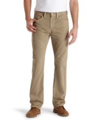 A classic cut. An updated wash. Nothing offers the comfort and casual cool of these straight leg Levi's, accept no alternatives. A classic cut. An updated wash. Nothing offers the comfort and casual cool of these straight leg Levi's, accept no alternatives.