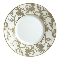 This Limoges porcelain dinner service was created by the well-known designer Sylvie Langet for Raynaud. The leaf design and the bird silhouettes are reminiscent of the golden era of past styles. The fresh colors evoke a feeling of hospitality and the lightness of an early summer day. The clever interplay of positive and negative color highlights the design very effectively. The birds decorate the individual pieces of the dinner service in black, white or gold - to match the rims.