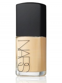 Delivers immediate hydration, evens skin tone and leaves the skin brighter and more radiant. Used daily, your skin's texture improves over time, becoming softer, smoother and more luminous. Provides weightless and buildable coverage, with a natural radiant finish. 1 oz. Delivers immediate hydration, evens skin tone and leaves the skin brighter and more radiant. Used daily, your skin's texture improves over time, becoming softer, smoother and more luminous. Provides weightless and buildable coverage, with a natural radiant finish. 1 oz.
