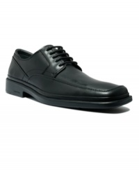 Simplify your weekday routine with the classic polish and sophisticated style of these smooth leather lace-up oxfords from Calvin Klein's collection of men's dress shoes. Simplify your weekday routine with the classic polish and sophisticated style of these smooth leather lace-up oxfords from Calvin Klein's collection of men's dress shoes.