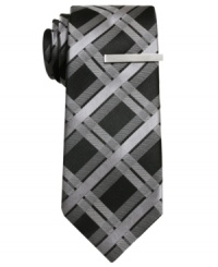 Get the skinny on the most modern way to wear your dress wardrobe: this skinny tie from Alfani RED locks down your look. Get the skinny on the most modern way to wear your dress wardrobe: this skinny tie from Alfani RED locks down your look.