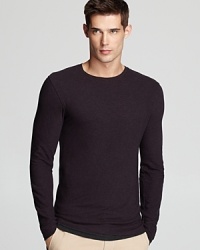 Rendered in Peruvian cotton, known for its exceptional softness, this long sleeve tee will stay at the top of your drawer for frequent wear. Rendered in Peruvian cotton, known for its exceptional softness, this long sleeve tee will stay at the top of your drawer for frequent wear.