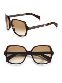 THE LOOKRound square style Variegated plastic framesLogo etched lens Leather accented temples Signature case includedTHE COLORHavana with brown gradient lensesORIGINMade in Italy