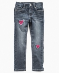 A sweet style she'll heart, these skinny jeans from Guess make her look shine. A sweet style she'll heart, these skinny jeans from Guess make her look shine.