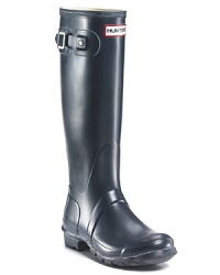 Hunter original rubber rain boots have the legendary Hunter fit and comfort and are perfect for a rainy day. Hunter original rubber rain boots have the legendary Hunter fit and comfort and are perfect for a rainy day.