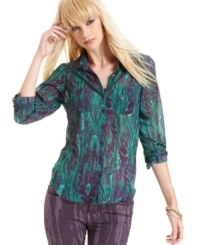 With a colorful abstract print, this GUESS blouse is perfect for adding a pop of pattern to your fall look! With a colorful abstract print, this GUESS blouse is perfect for adding a pop of pattern to your fall look!