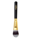 This luxurious brush helps smooth foundation over the skin for a perfectly even complexion. Its soft and dynamic synthetic bristles work in perfect affinity with the foundation's thick texture. Makeup is flawlessly blended; the complexion is even and luminous. 
