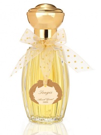 Inspired by a walk through an exotic garden at nightfall, Songes captures the image of a sensual and voluptuous evening. A sumptuous cocktail of frangipani, ylang ylang, jasmine and vanilla infuse this captivating and intoxicating scent. 