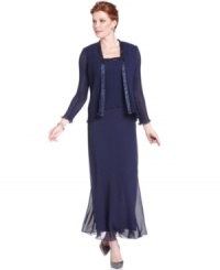 A sophisticated and elegant evening dress and jacket set from Patra with beautiful beaded accents and a subtle crinkled look. A sophisticated and elegant evening dress and jacket set from Patra with beautiful beaded accents and a subtle crinkled look.