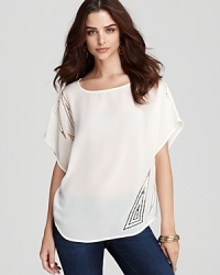 Tonal embroidery adds just enough interest to this go-anywhere GUESS top. Tonal embroidery adds just enough interest to this go-anywhere GUESS top.