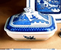 Mottahedeh Blue Canton Square Vegetable Bowl & Cover 9 x 10 in Mottahedeh Blue Canton Square Vegetable Bowl & Cover 9 x 10 in