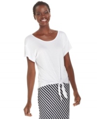 A lightweight fabric blend gives this Cha Cha Vente top a fluid drape. Wear it untucked with a maxi skirt or with denim shorts! A lightweight fabric blend gives this Cha Cha Vente top a fluid drape. Wear it untucked with a maxi skirt or with denim shorts!
